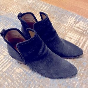 Lucky Brand  navy suede booties size 9